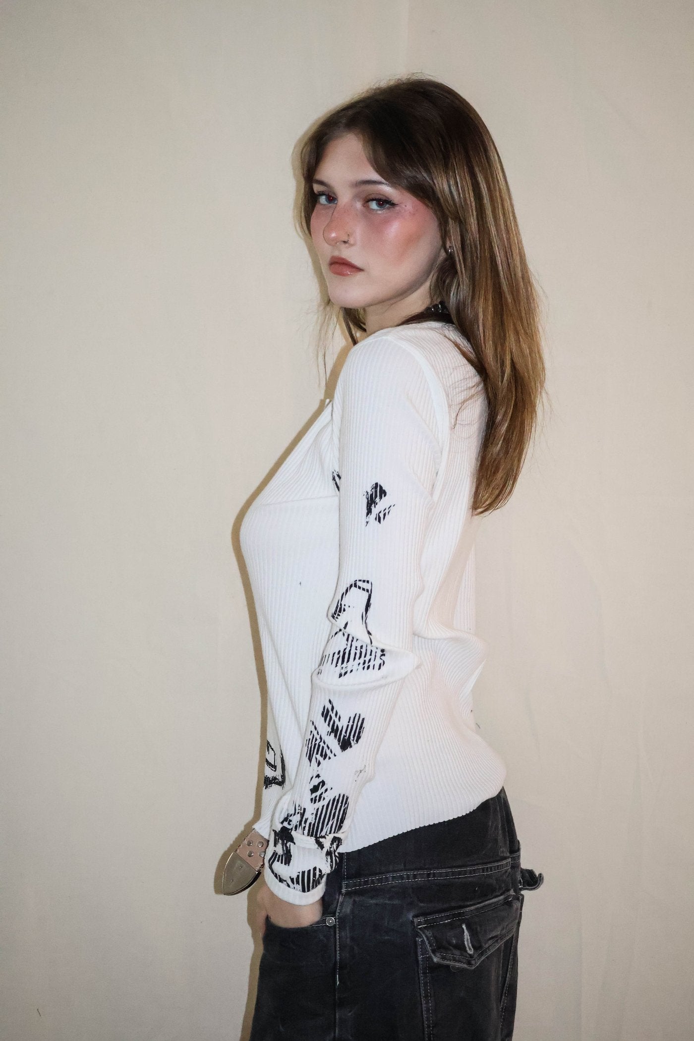 FINGER-PAINTED WHITE LONG SLEEVE